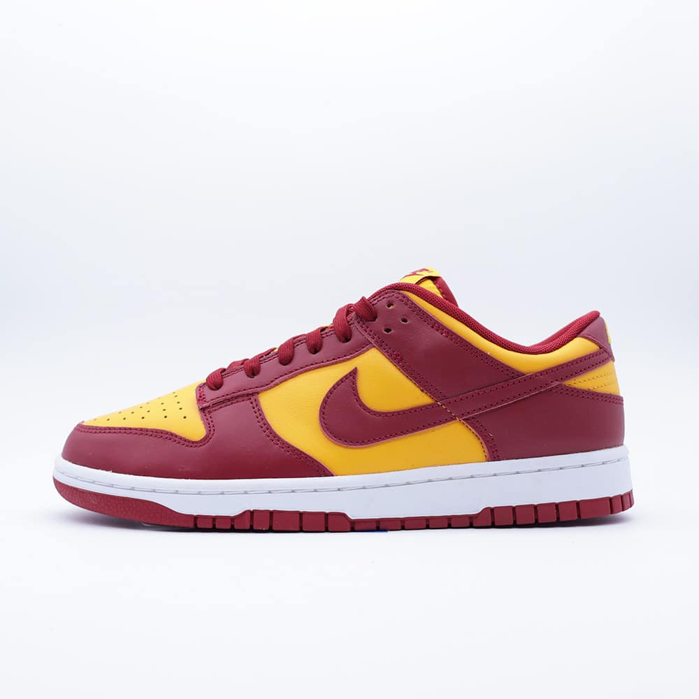 Tenis Nike Dunk Low Midas Gold para hombre en color amarillo y rojo, calzado deportivo con diseño de corte bajo y suela del mismo tono rojizo.