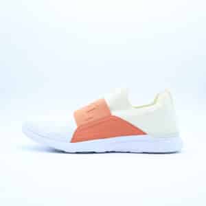 Tenis APL TechLoom Bliss unisex. Silueta de running slip-on con tejido elástico de alto rendimiento, diseño sin agujetas y amortiguación Propelium.