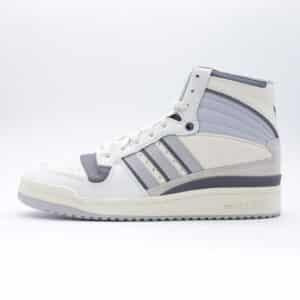 Tenis Adidas Forum High 84 El Dorado para hombre. Silueta de corte alto en piel blanca con paneles grisaceos, correa de velcro y suela de goma.