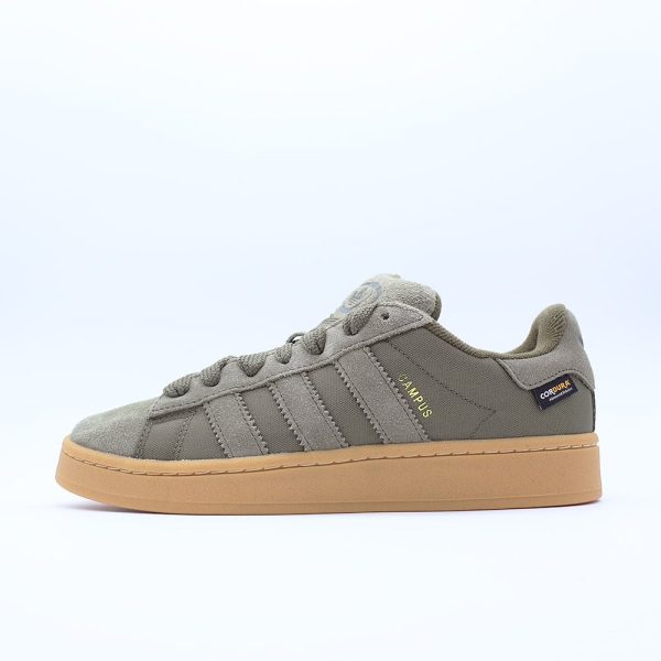Tenis Adidas Campus 00s Cordura para hombre. Silueta chunky de skate en lona verde oliva de alta resistencia, detalles de gamuza y suela de liga.