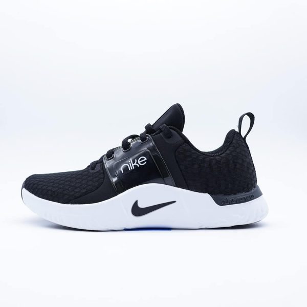 Tenis Nike Renew TR10 para hombre y mujer en color negro con detalles en blanco, calzado deportivo con diseño de entrenamiento, malla transpirable y suela con tecnología de amortiguación.