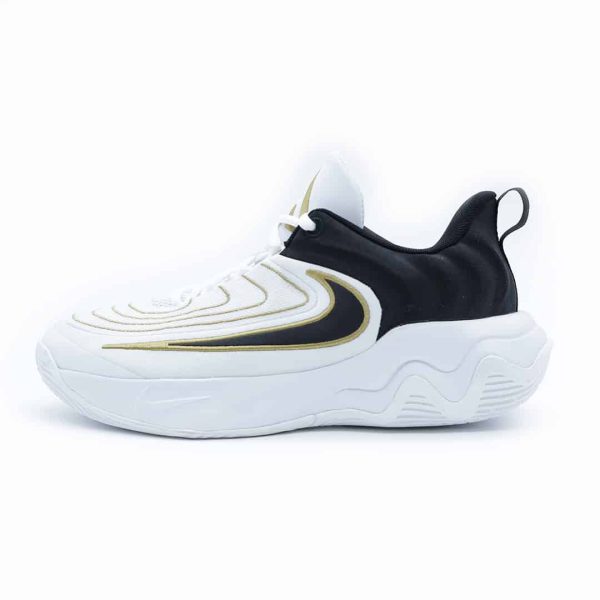 Tenis Nike Giannis Immortality 4 blancos y negros para hombre. Tenis de básquetbol con acentos dorados, diseño aerodinámico y suela resistente.