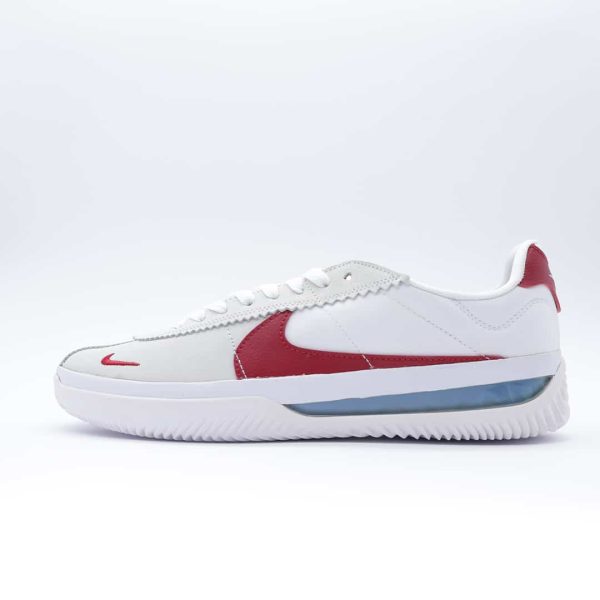 Tenis unisex Nike BRSB (Blue Ribbon Sports) en blanco y rojo. Tenis de alto rendimiento para skate inspirados en el diseño retro de los años 70.